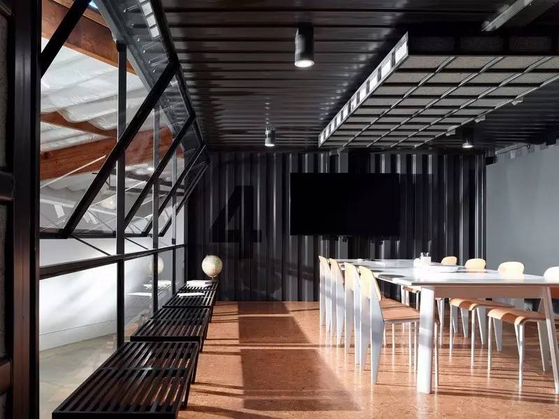 工業(yè)風(fēng)會(huì )議室裝修設計